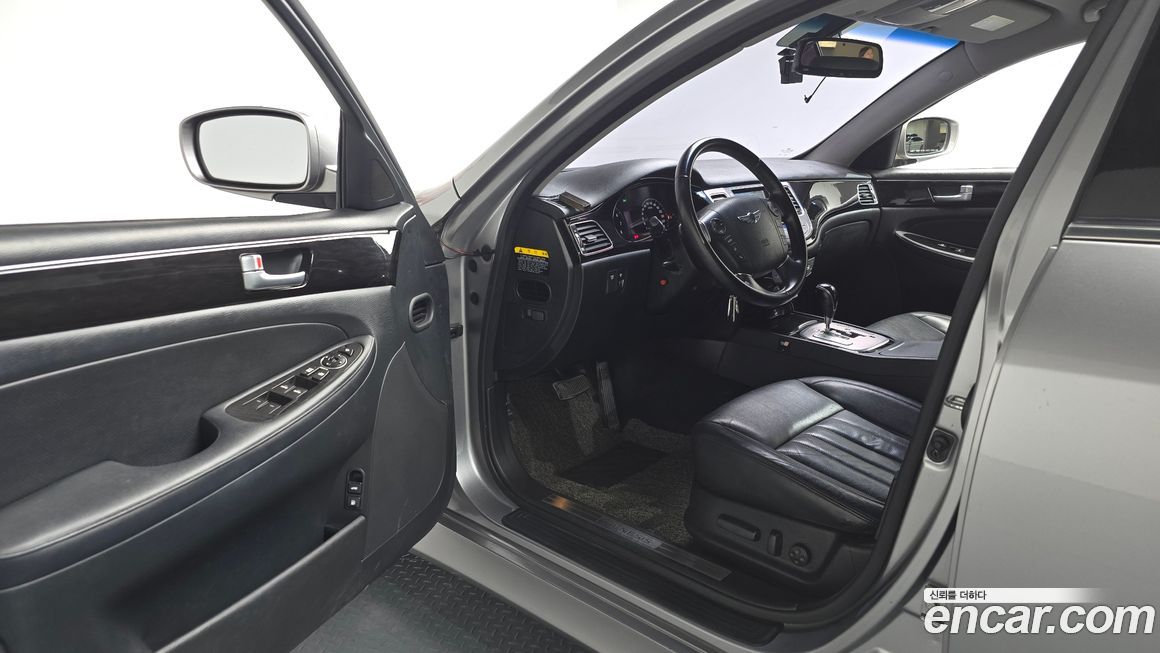 Hyundai Genesis 2012