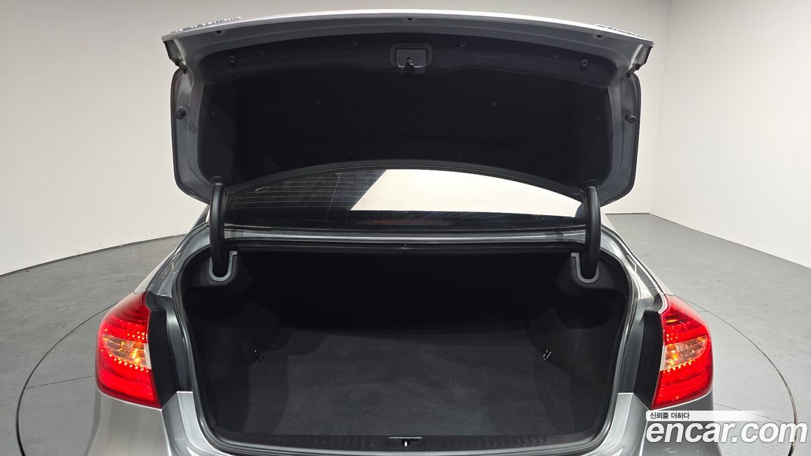 Hyundai Genesis 2012