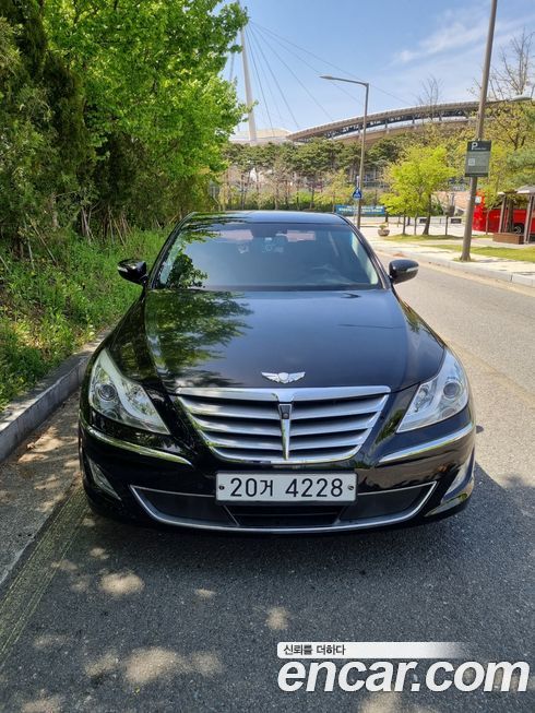 Hyundai Genesis 2012