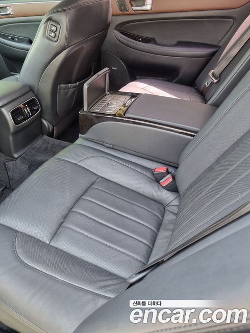 Hyundai Genesis 2012