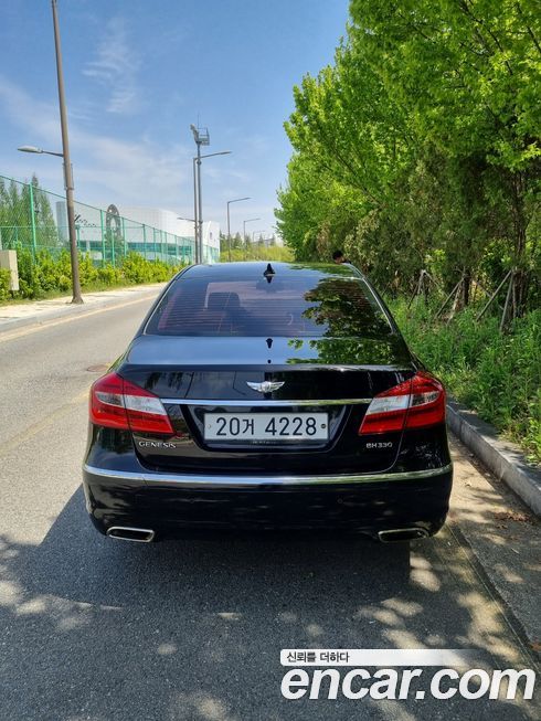 Hyundai Genesis 2012