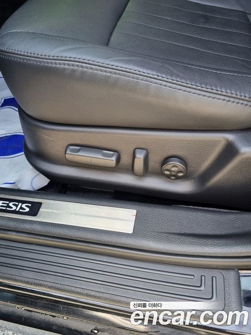 Hyundai Genesis 2012