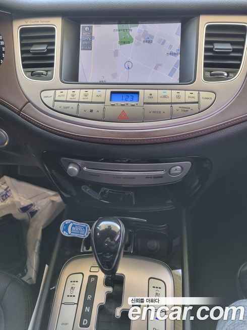 Hyundai Genesis 2012