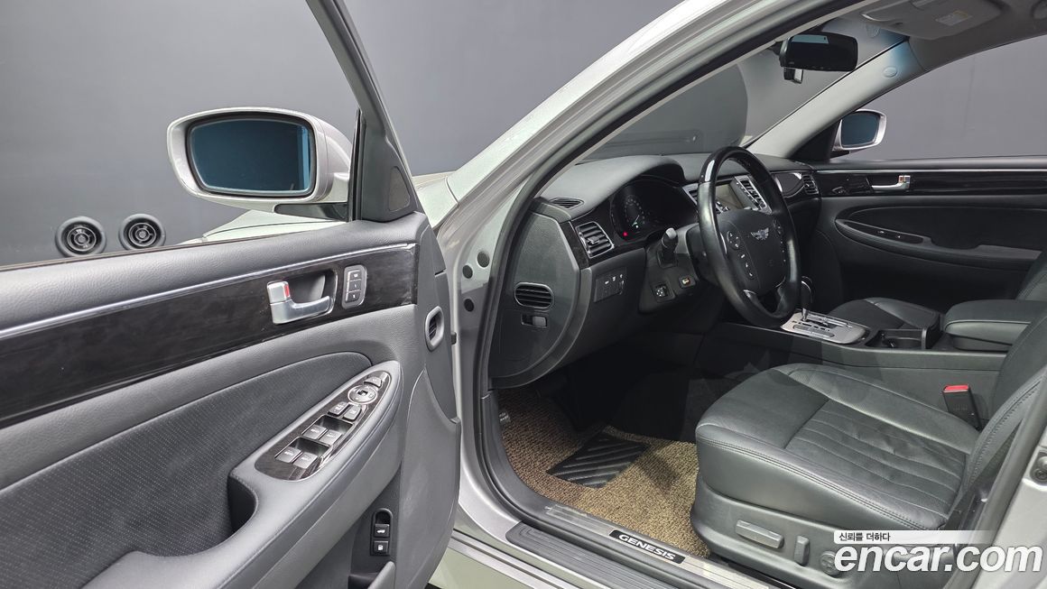 Hyundai Genesis 2012