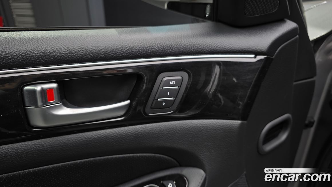 Hyundai Genesis 2012