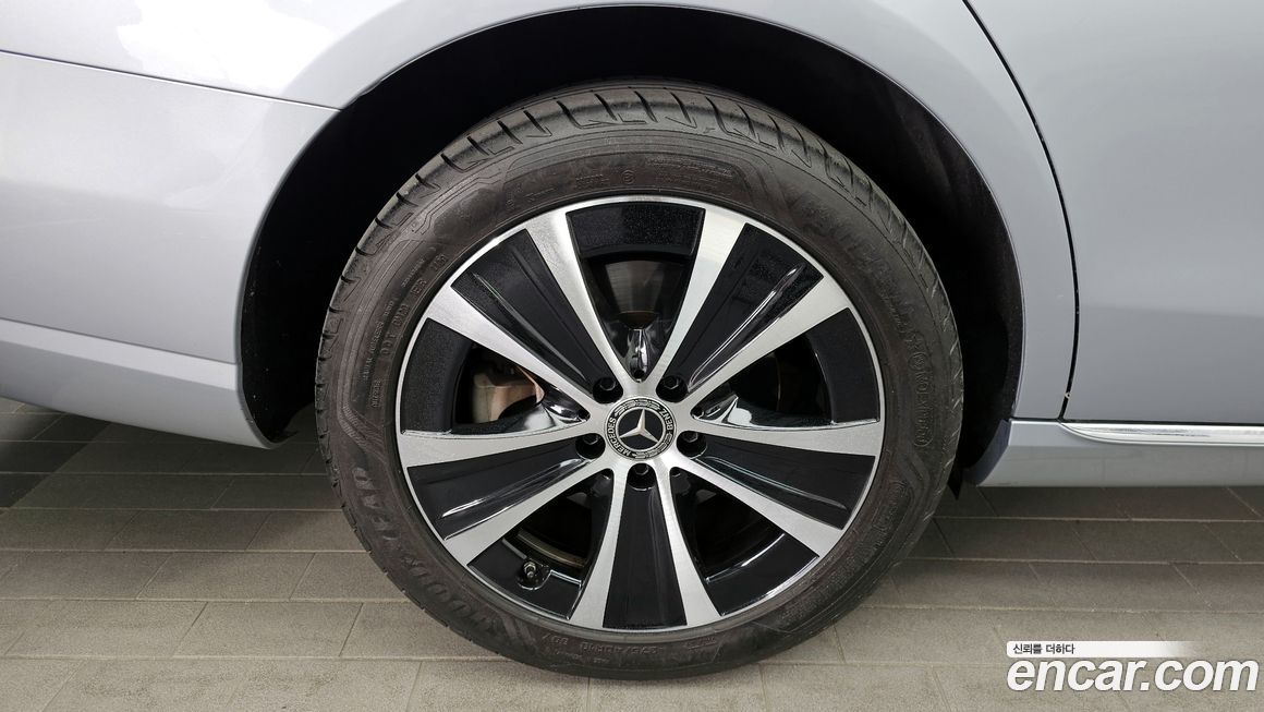 Mercedes-Benz E-Class 2021