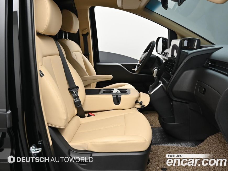 Hyundai Staria 2025