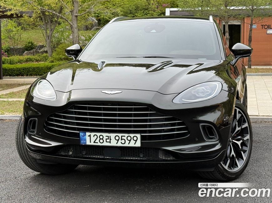 Astonmartin DBX 2021