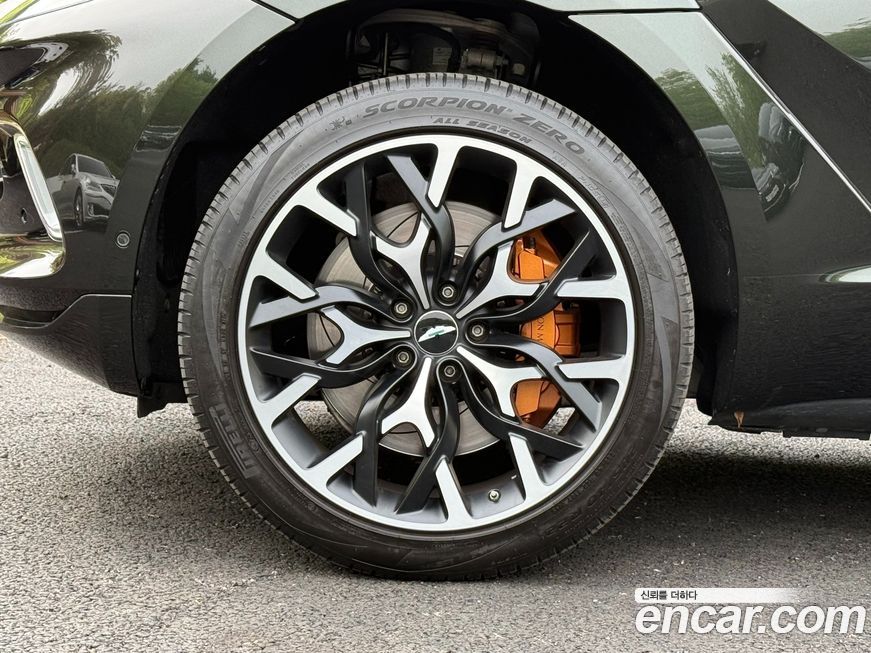 Astonmartin DBX 2021