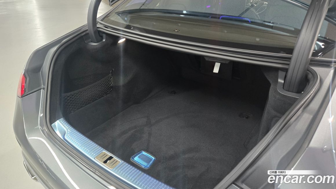 Mercedes-Benz S-Class 2025