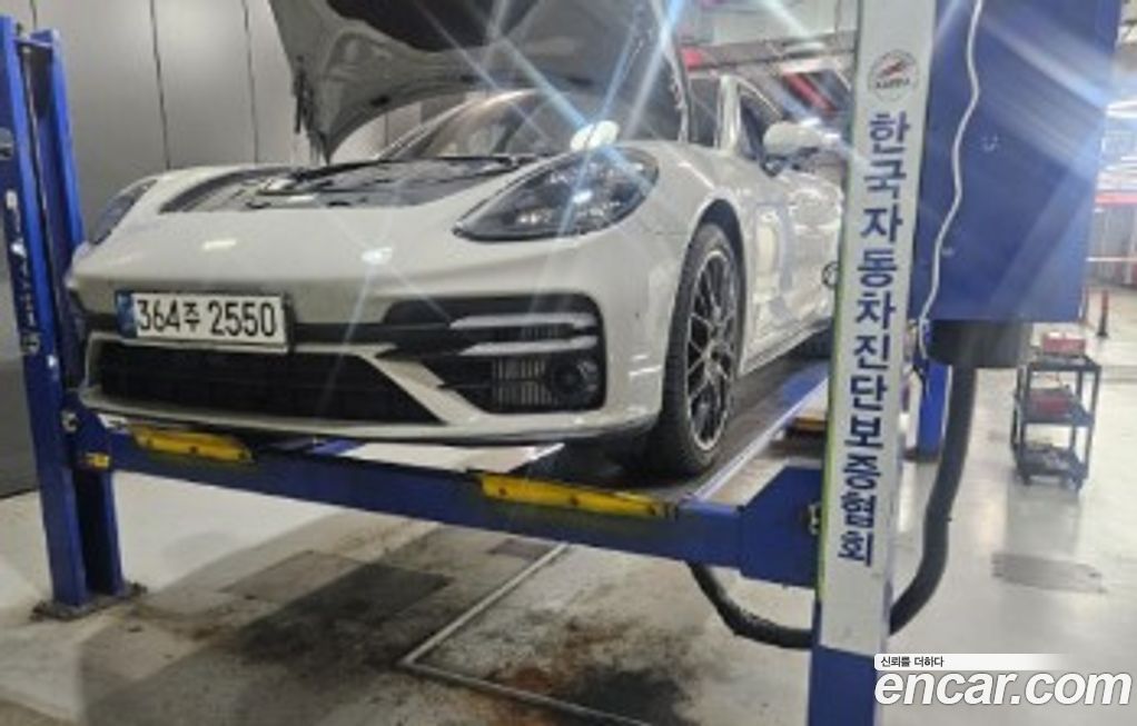 Porsche Panamera 2023