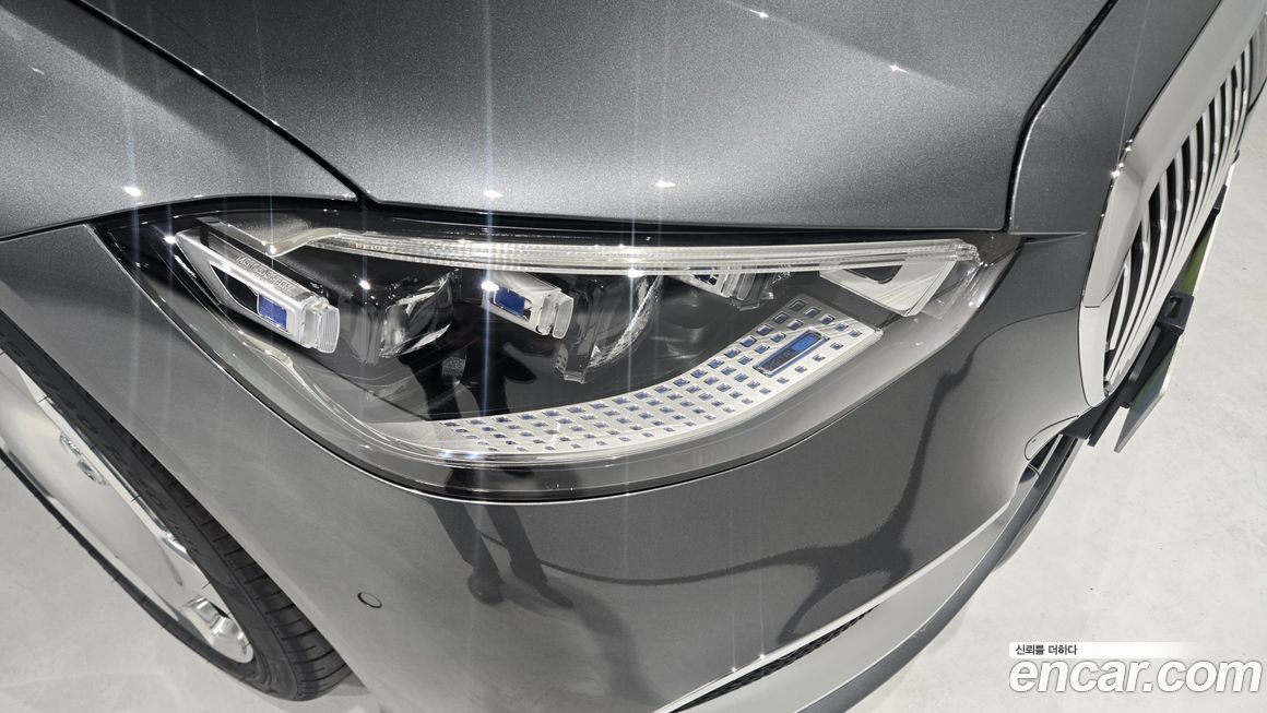 Mercedes-Benz S-Class 2025