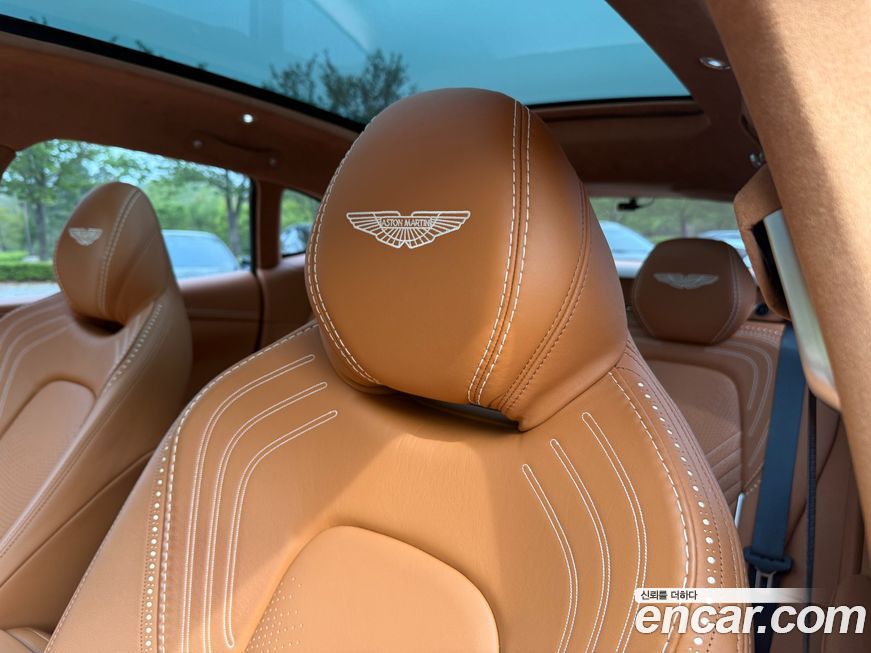 Astonmartin DBX 2021