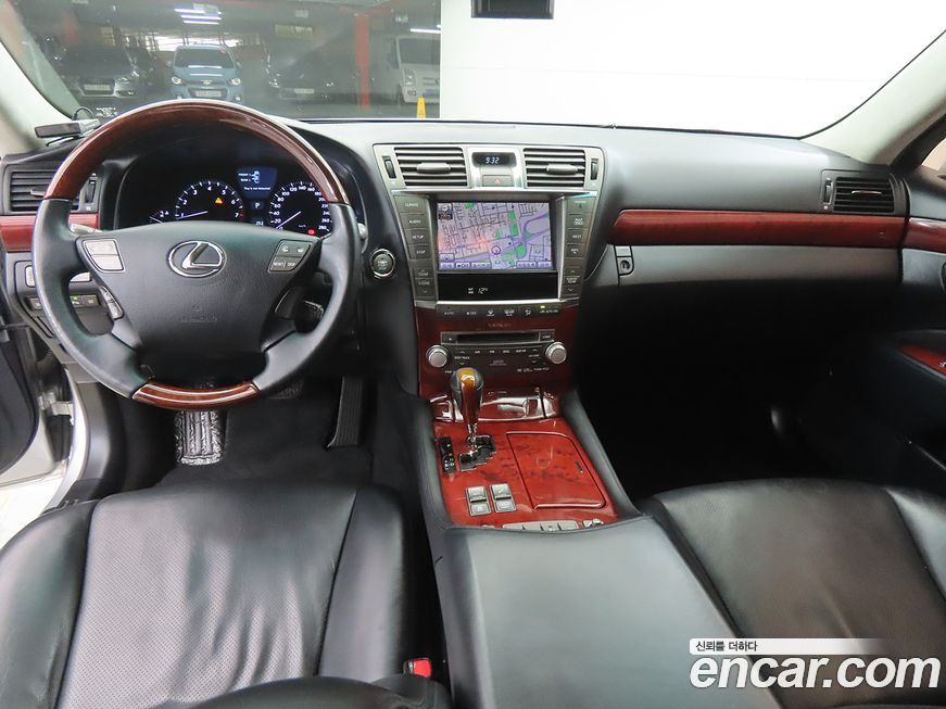 Lexus LS 2011