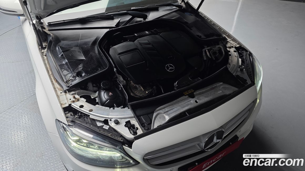 Mercedes-Benz C-Class 2020