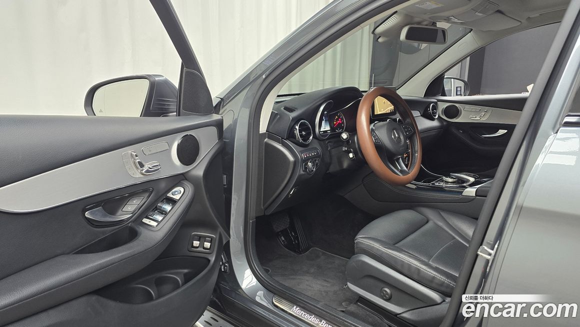 Mercedes-Benz GLC-Class 2019