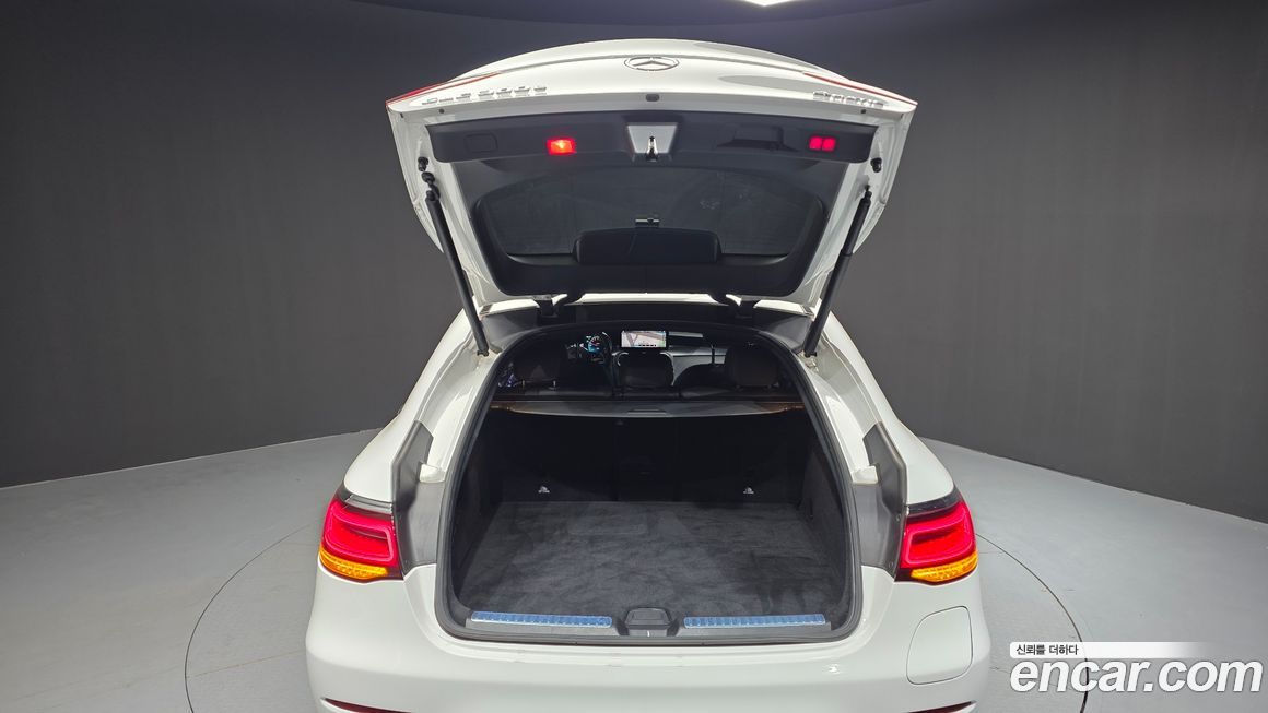 Mercedes-Benz GLC-Class 2021