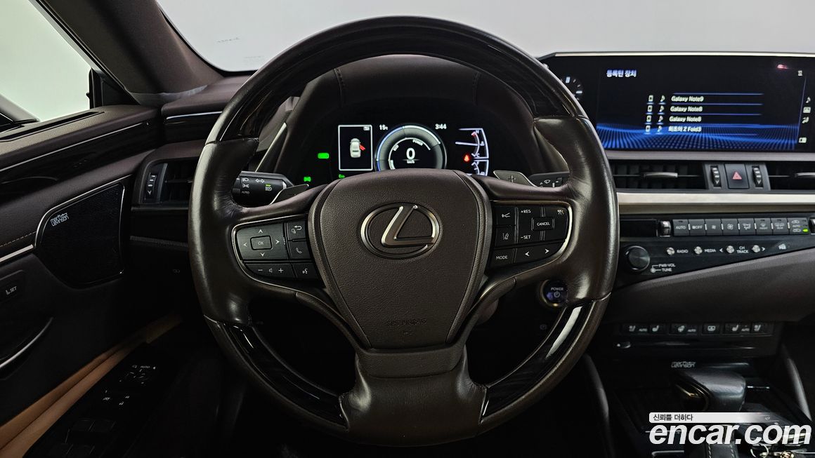 Lexus ES 2019