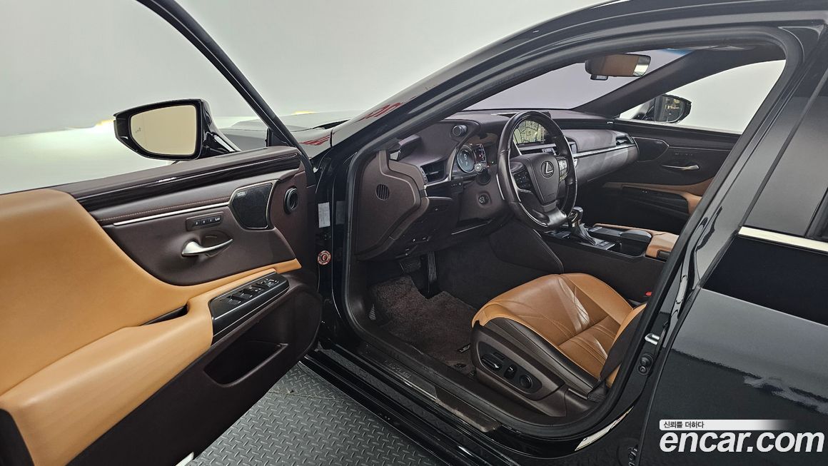 Lexus ES 2019