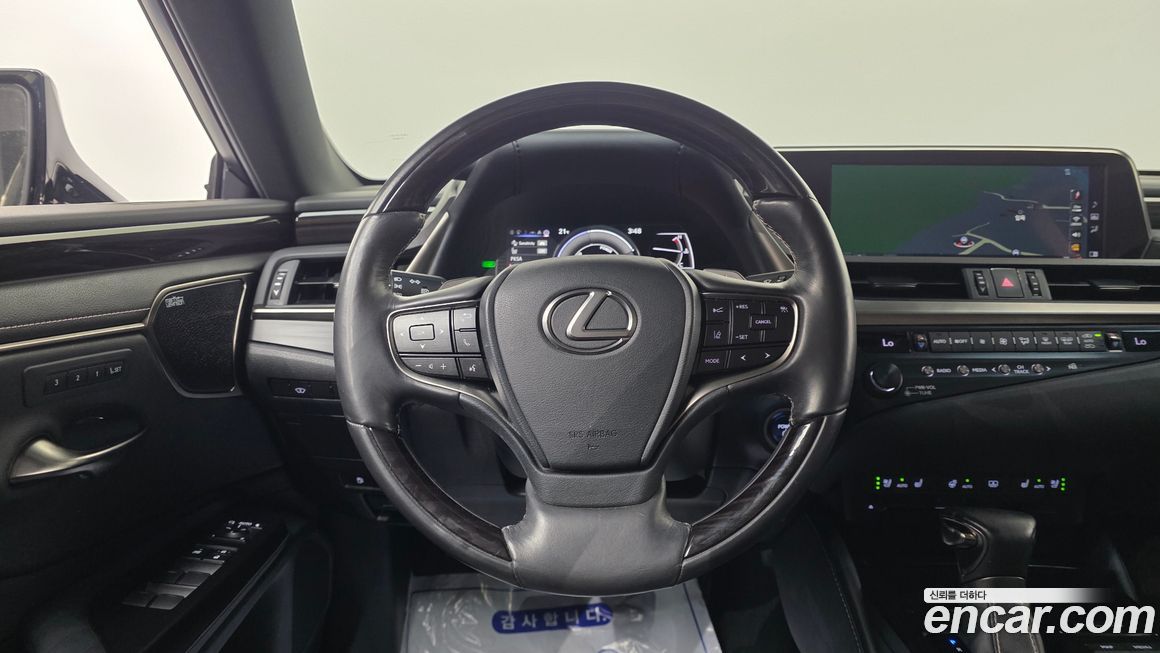 Lexus ES 2019