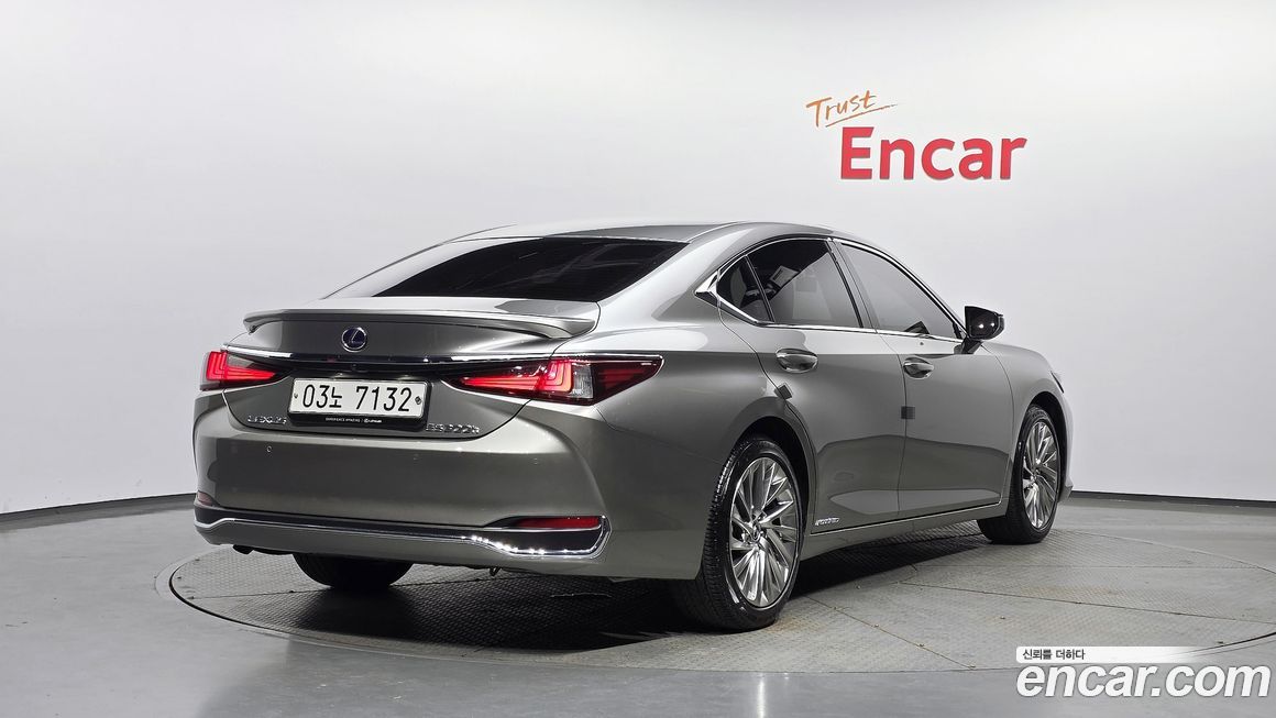 Lexus ES 2019