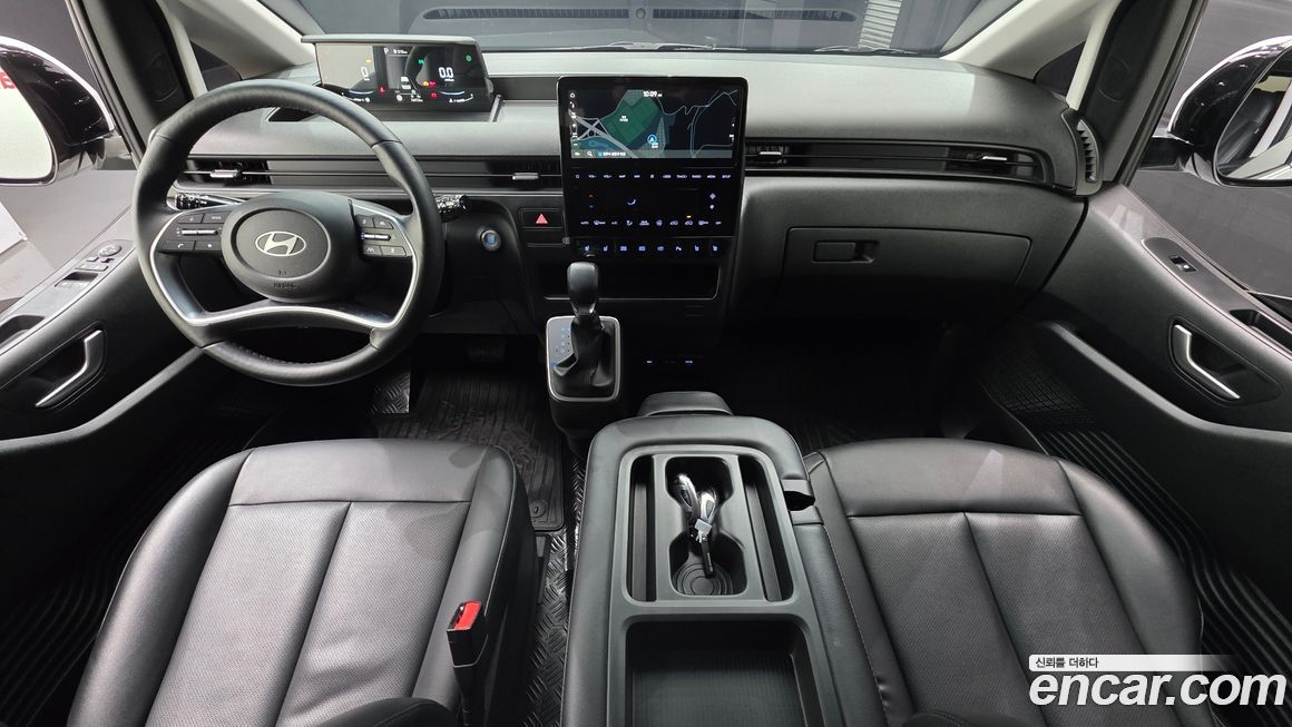 Hyundai Staria 2025