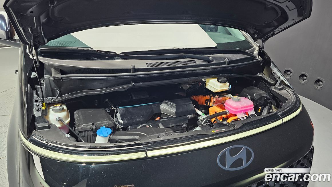Hyundai Staria 2025