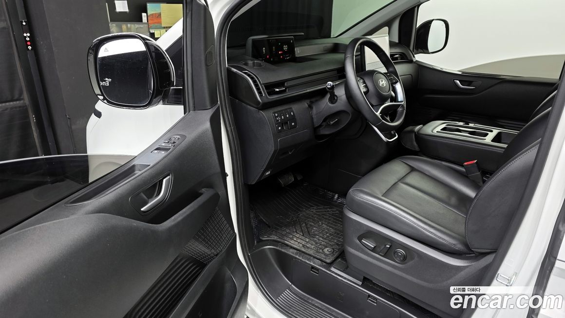 Hyundai Staria 2025