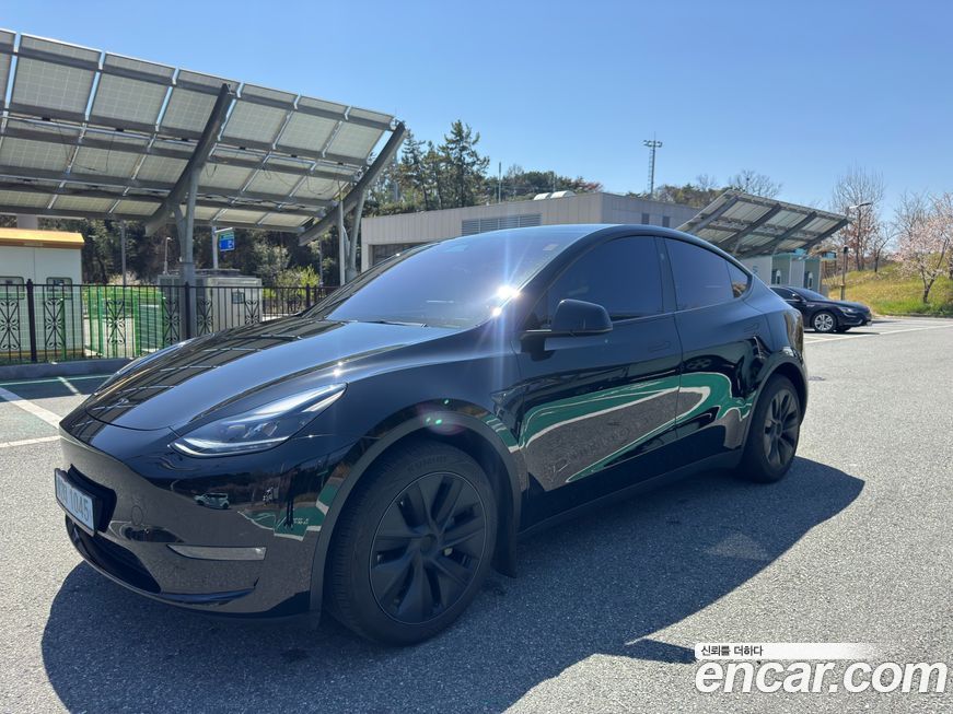 Tesla Model Y 2024