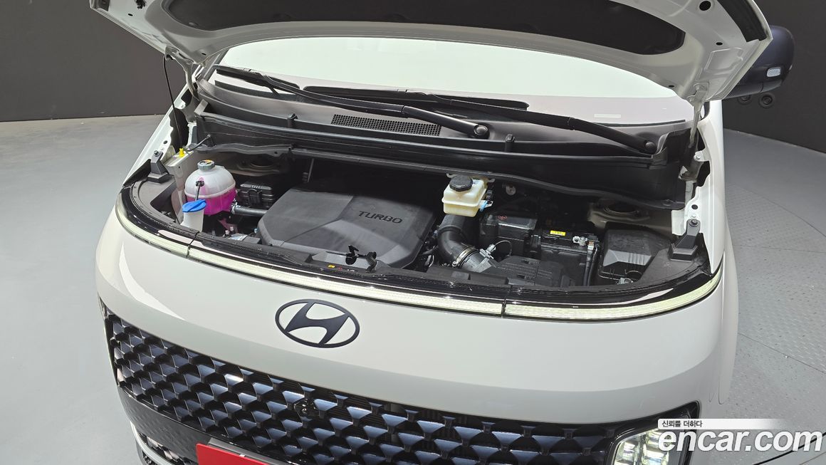 Hyundai Staria 2025