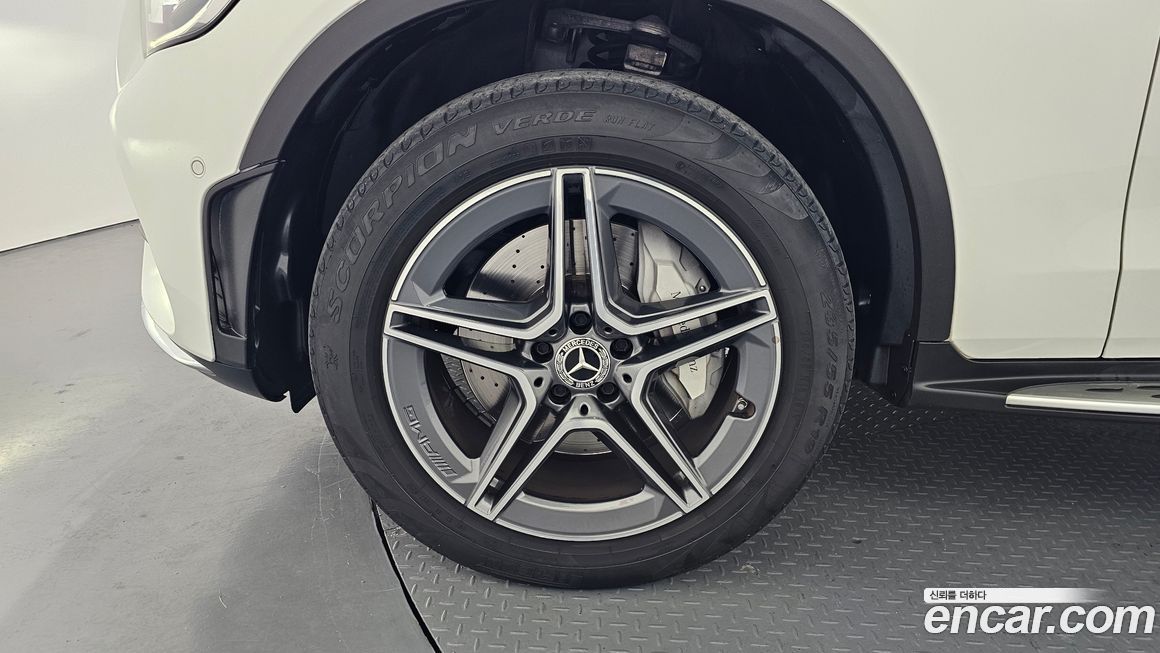 Mercedes-Benz GLC-Class 2021