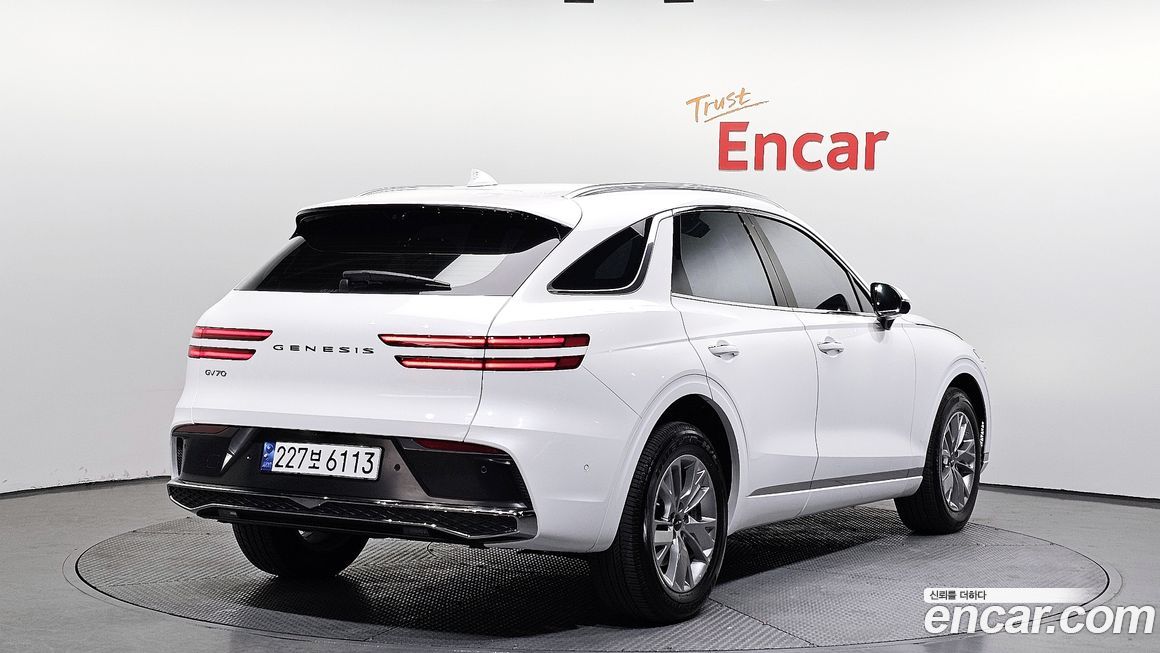 Genesis GV70 2025