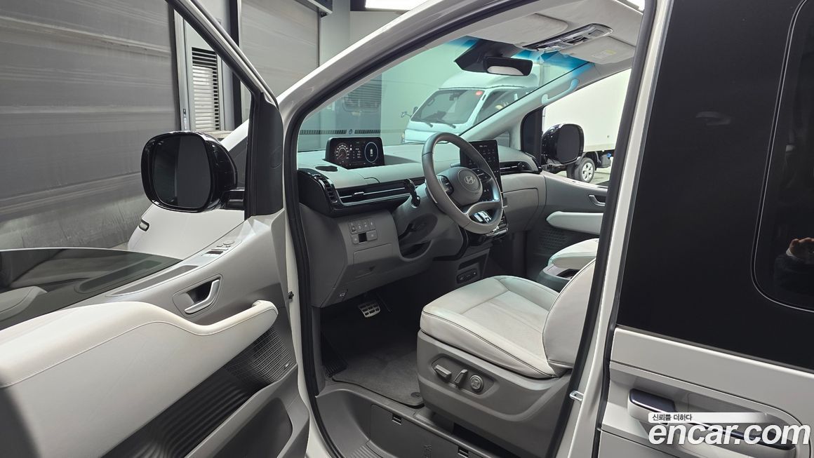 Hyundai Staria 2025