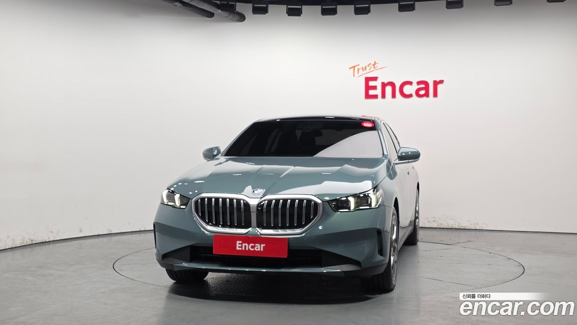 BMW 5-Series 2025