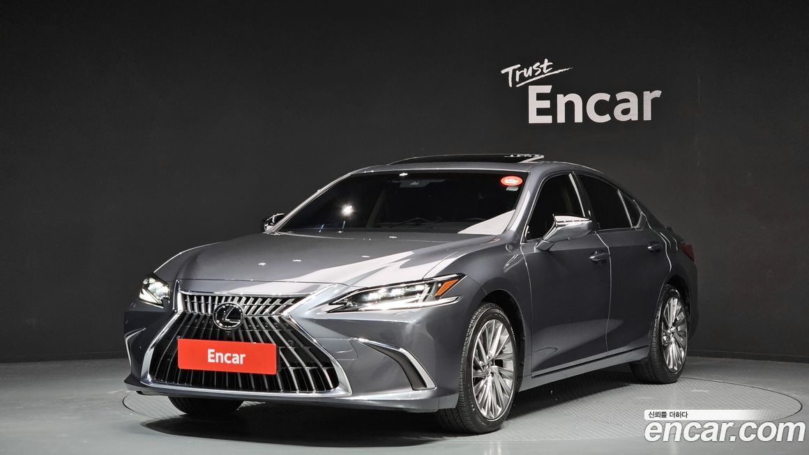 Lexus ES 2025