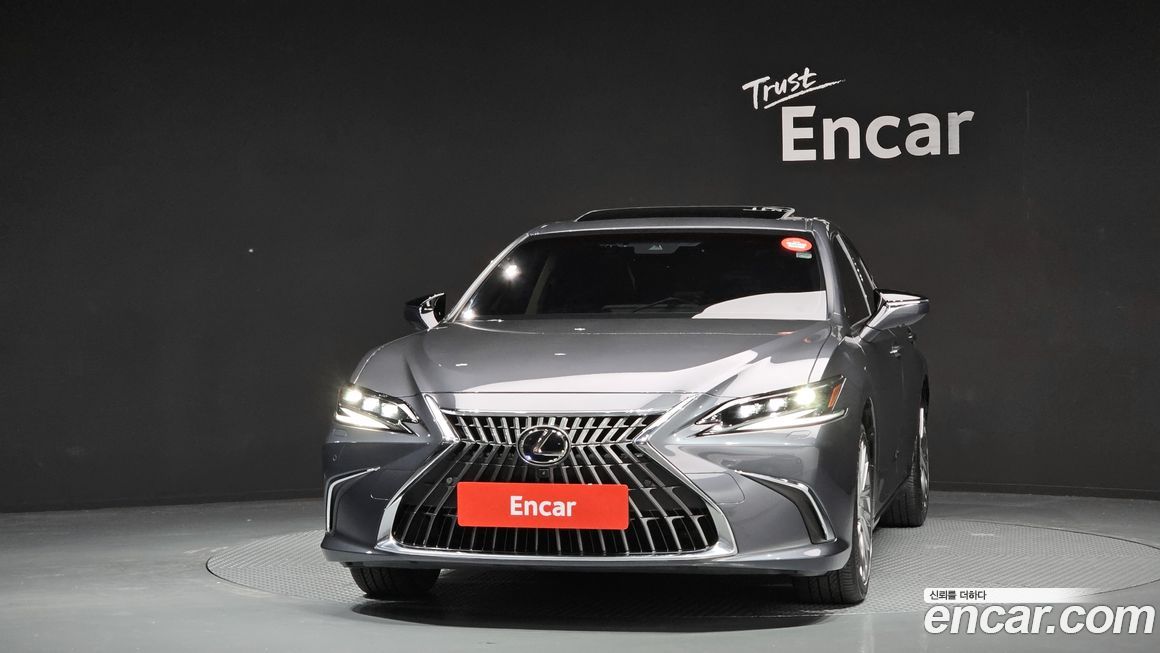 Lexus ES 2025