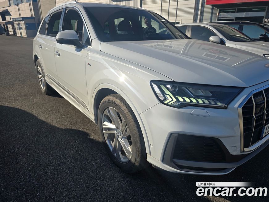 Audi Q7 2021