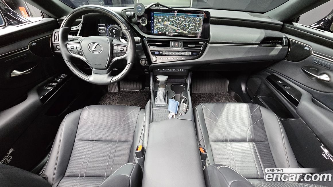 Lexus ES 2025