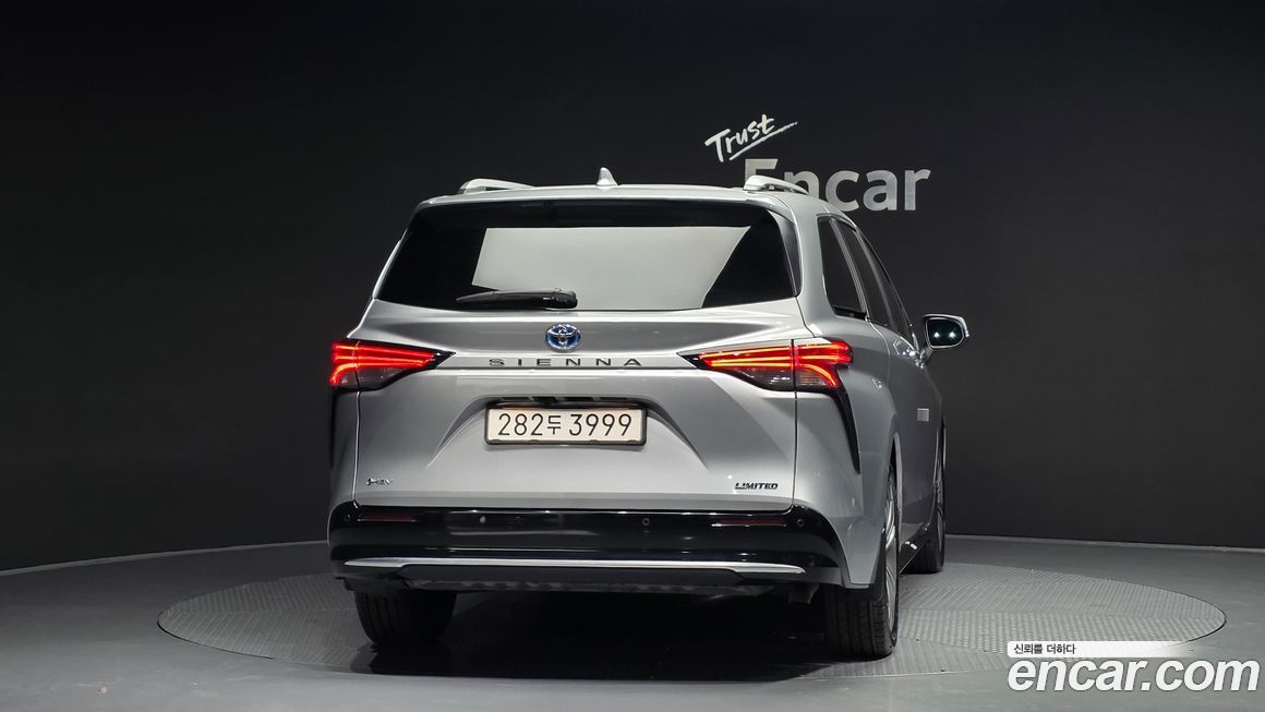 Toyota Sienna 2025