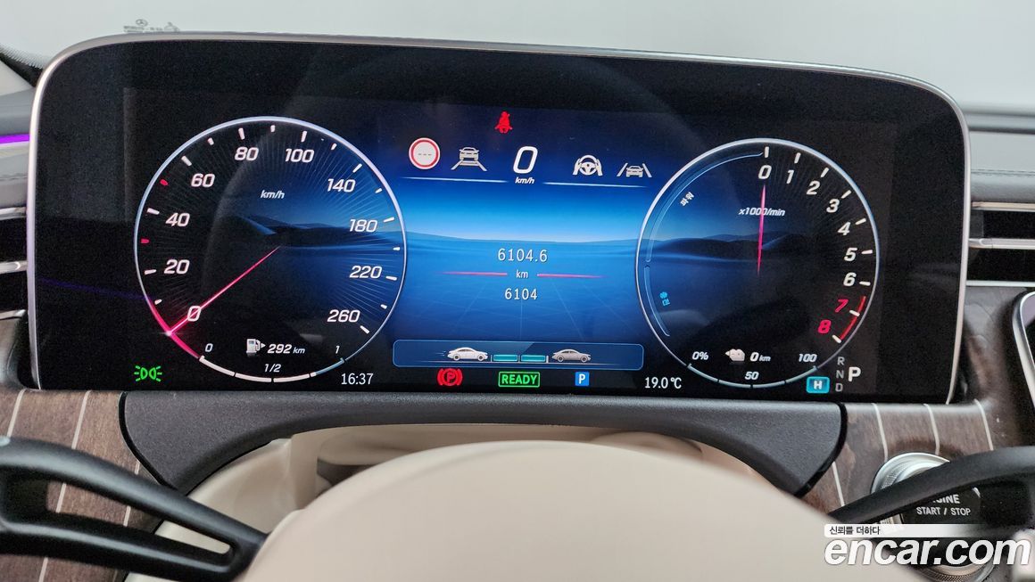 Mercedes-Benz E-Class 2025