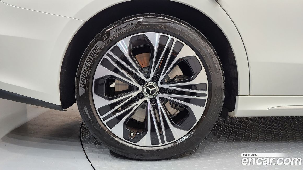 Mercedes-Benz E-Class 2025