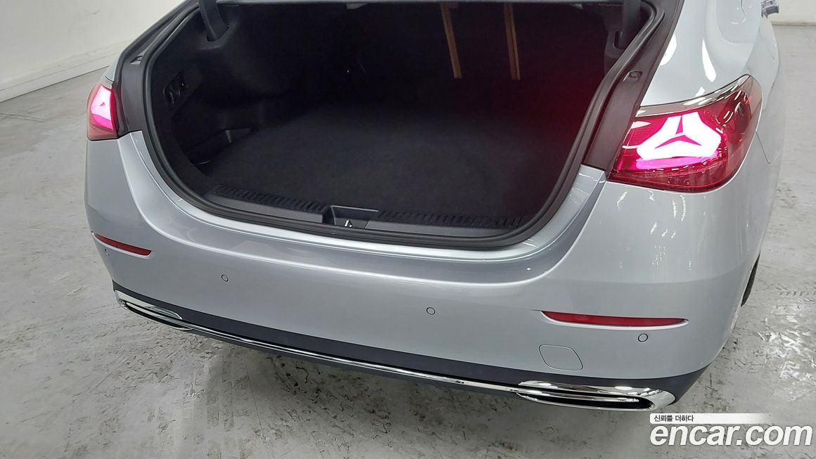 Mercedes-Benz E-Class 2025