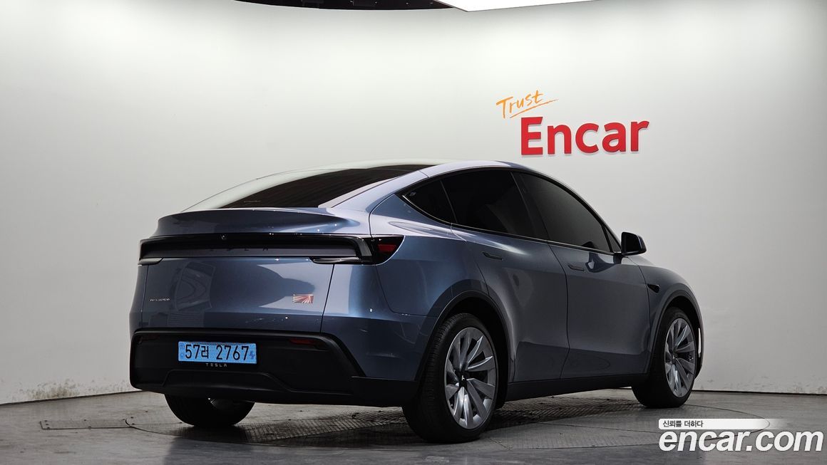 Tesla Model Y 2025