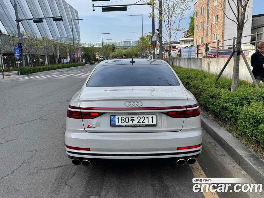 Audi S8 2021