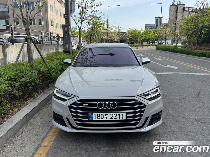 Audi S8 2021