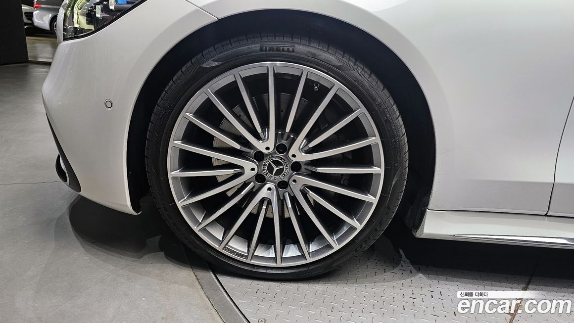 Mercedes-Benz S-Class 2025