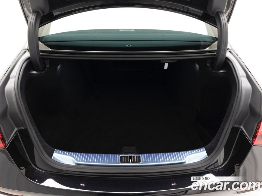 Mercedes-Benz S-Class 2025