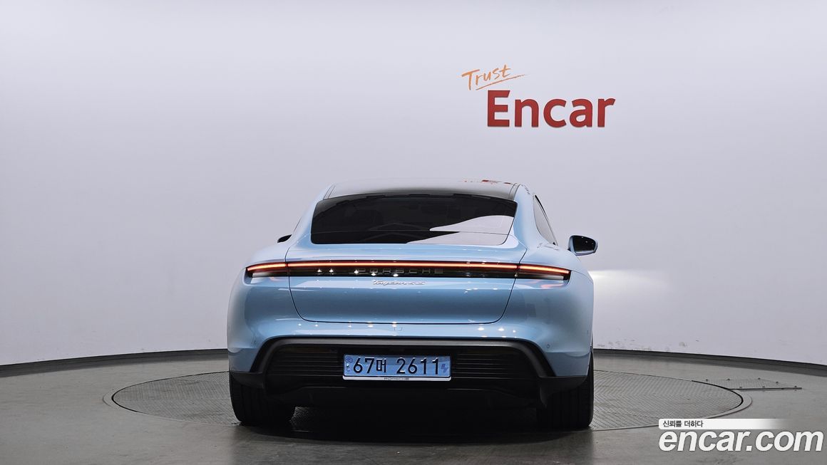 Porsche Taycan 2025