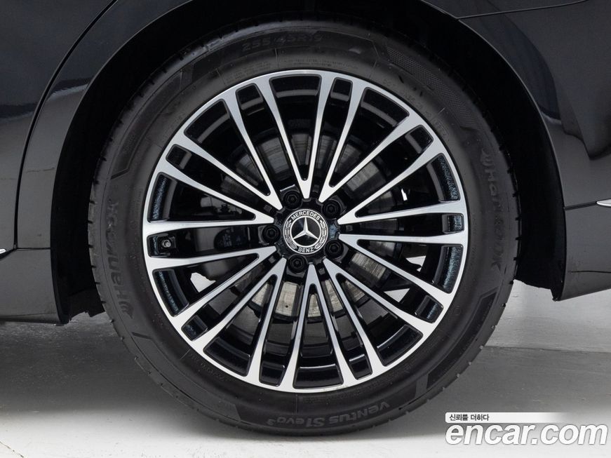 Mercedes-Benz S-Class 2025