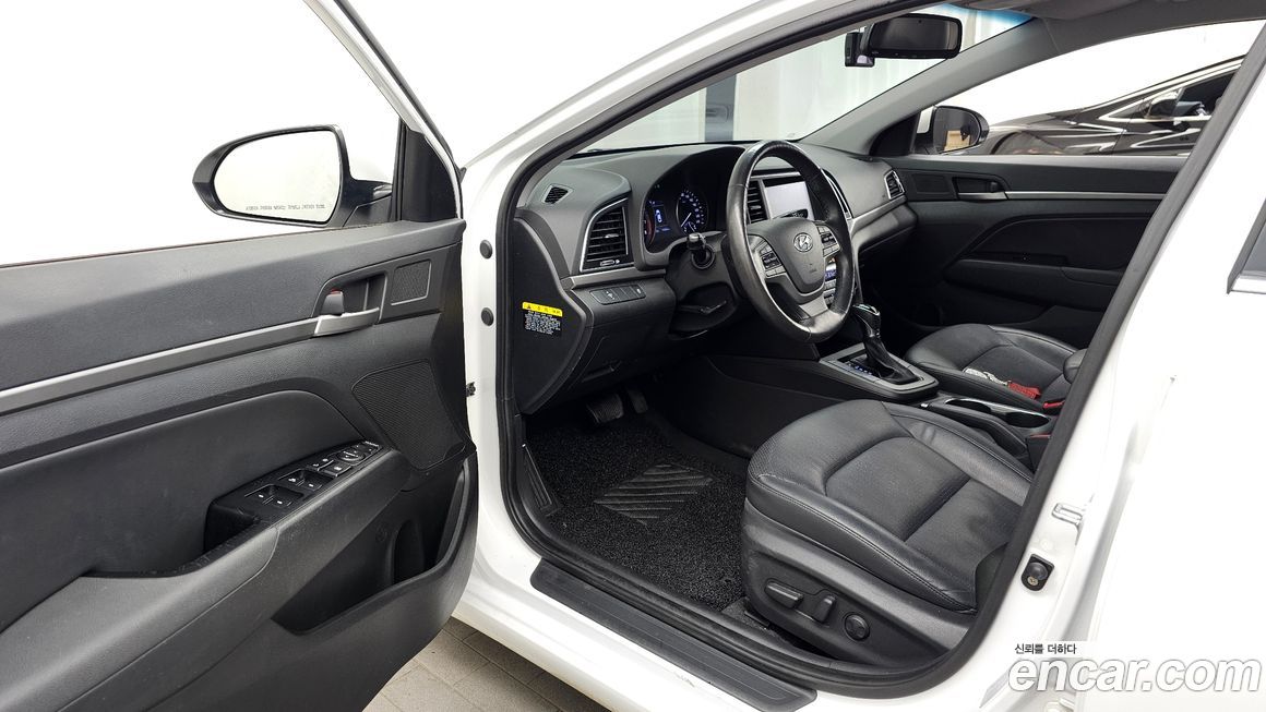 Hyundai AVANTE 2016